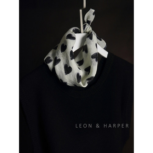 春夏新款米白色爱心天丝棉小方巾丝巾头巾女韩版百搭时尚高级感