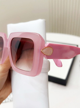 时尚ins风网红墨镜女大脸显瘦高级感拍照凹造型防紫外线韩版街拍