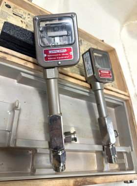2 X MOTOMETER Compression Testers. 40 Bar. Incomplete. Made