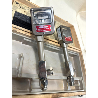 2 X MOTOMETER Compression Testers. 40 Bar. Incomplete. Made