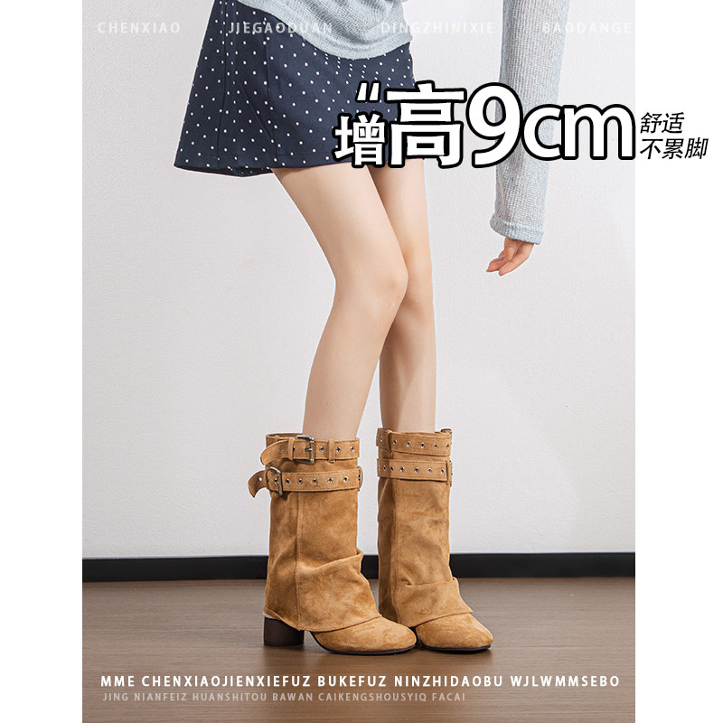 不累脚！内增高9CM双扣带裤管靴2026年冬季粗跟绒面靴子中筒靴女