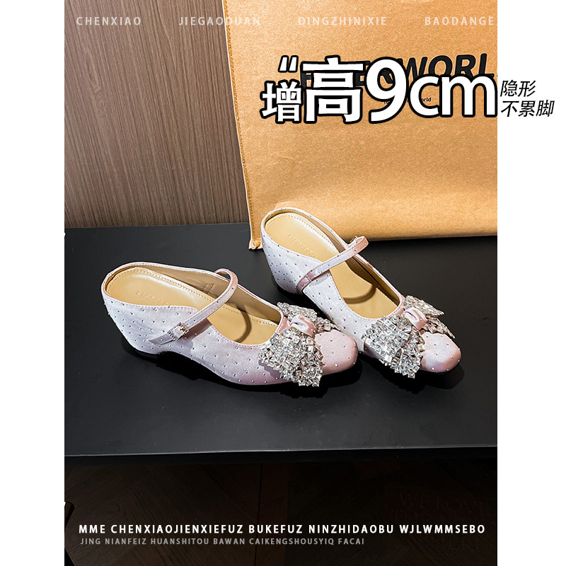 不累脚!增高9CM水钻蝴蝶结2026夏季新款玛丽珍仙女风半拖凉鞋女