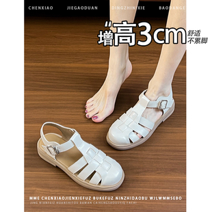 不累脚！增高3CM圆头浅口女鞋2026夏季新款时尚一字扣方头凉鞋女