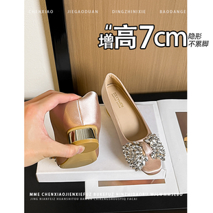 不累脚！内增高7CM蝴蝶结水钻绸缎粉色单鞋女浅口通勤一脚蹬鞋