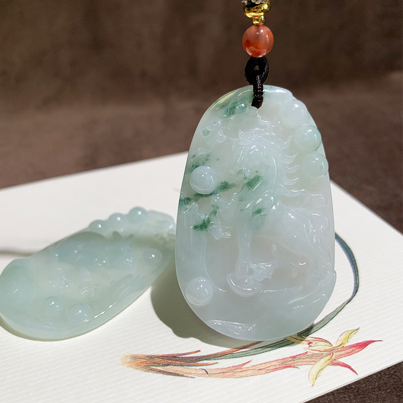 天然翡翠A货飘花生肖吊坠精雕玉坠属鸡蛇兔羊虎马龙鼠猴挂件项链
