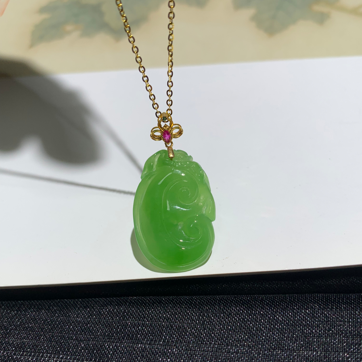 天然和田碧玉苹果绿如意吊坠18k金镶阳绿玉石挂件项链简约贵气女