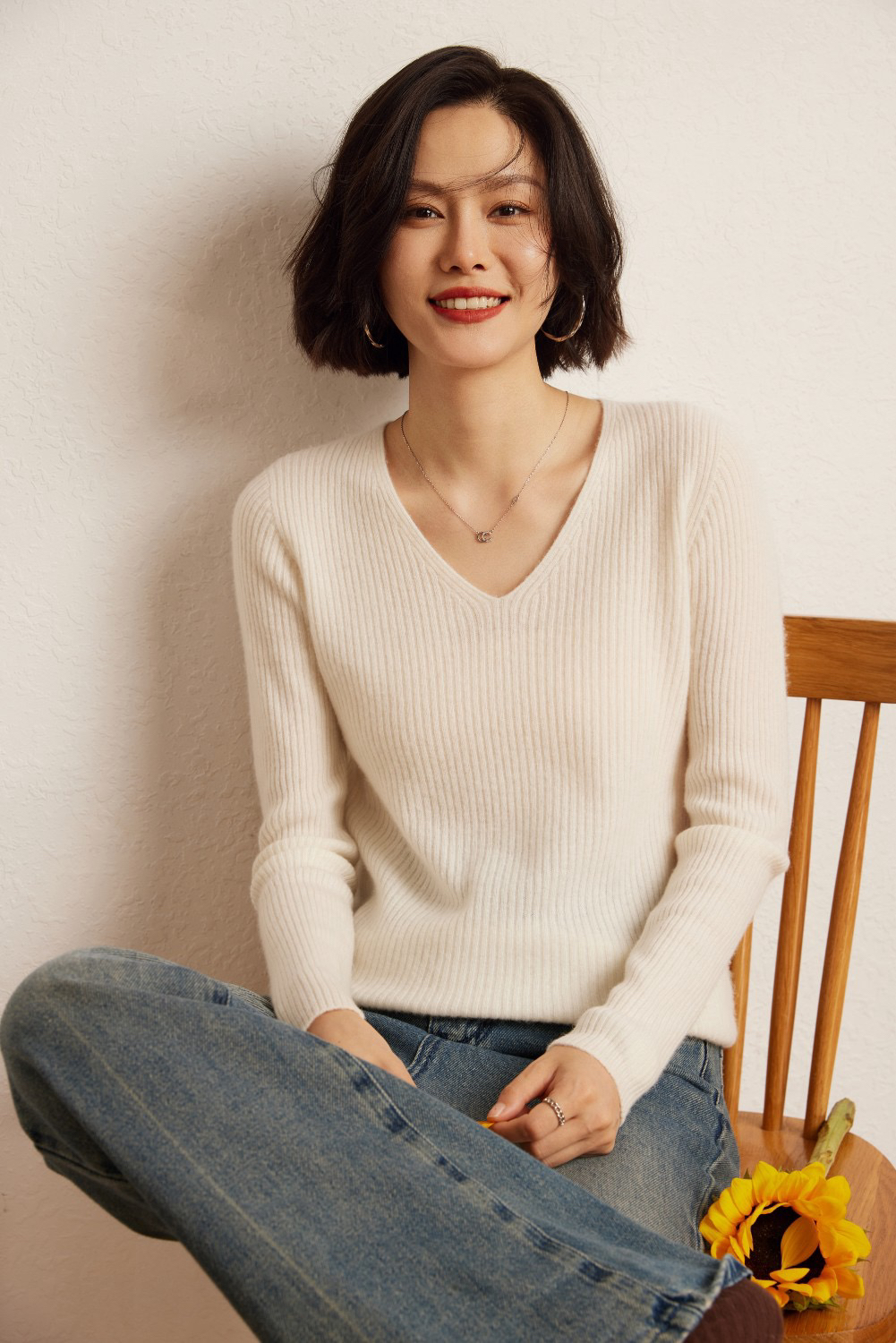 秋冬新款无缝V领纯色山羊绒衫女宽松百搭针织打底毛衣