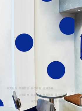 柒页 ins风克莱因蓝波点玻璃橱窗贴纸 咖啡服装店铺背景墙面装饰