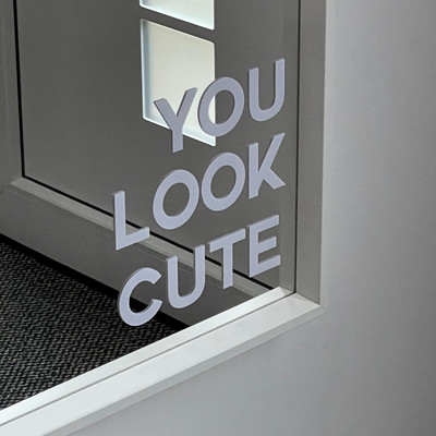 你看起来很可爱 简约ins英文白色贴纸服装店工作室自拍照镜子装饰