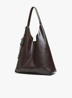 百思图2026春季新款时尚设计感托特包简约大容量单肩包女TY075AX6