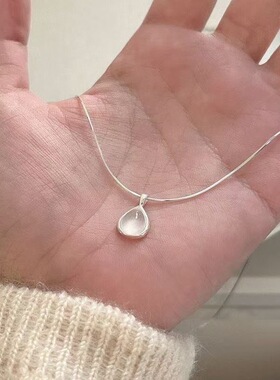 清冷氛围感~白色月光石吊坠项链女ins小众设计高级感轻奢锁骨链