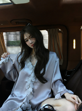 Xinlei Lin“液态流光”花朵重工微珠光褶皱肌理缎面宽松慵懒衬衫