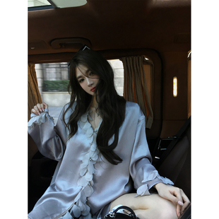 Xinlei Lin“液态流光”花朵重工微珠光褶皱肌理缎面宽松慵懒衬衫