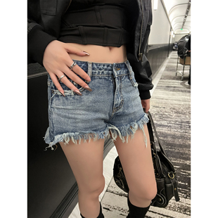 Xinlei Lin 4/11 20:00上新“长腿美眉”重水洗毛边辣妹短裤