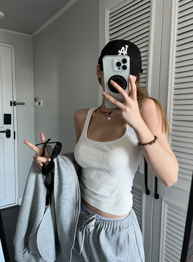 Xinlei Lin “蝴蝶结”特殊压花工艺双色背心上衣女春夏穿搭