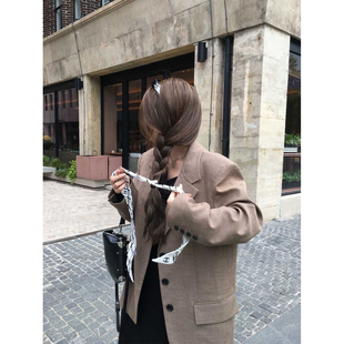 Xinlei Lin“漫步特拉法”廓形宽松暗格纹西装外套