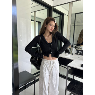 毛针织衫 拿捏曲线极简冰麻黑白双色针织纽扣开衫 Lin Xinlei