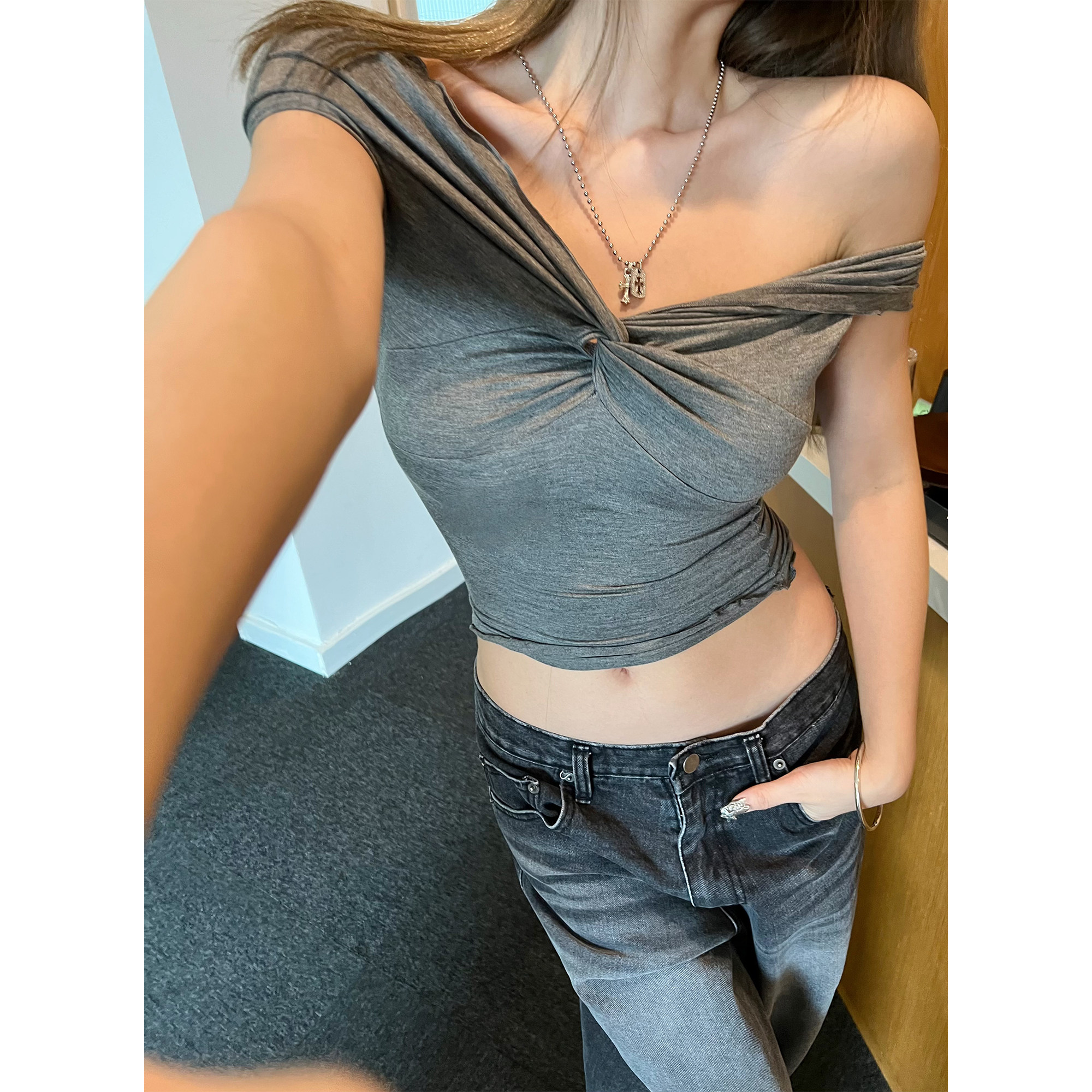 Xinlei Lin 夏季新款私服ins博主感扭扭小衫上衣女春夏吊带T恤女,女装/女士精品,T恤,淘宝优惠券,粉丝福利购,淘宝优惠卷