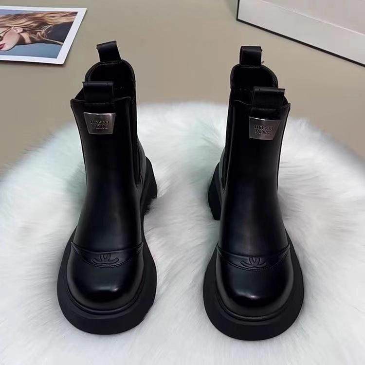 여성을 위한 세련되고 다재다능한 플랫 굴뚝 부츠 2024 가을 겨울 새로운 스타일과 여성을 위한 벨벳 마틴 부츠 부드러운 밑창 첼시 짧은 부츠