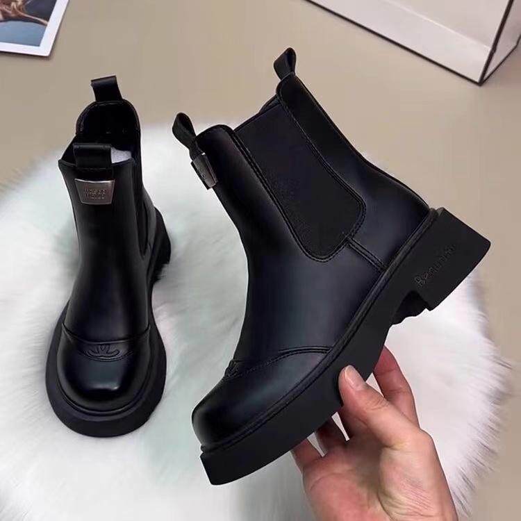 여성을 위한 세련되고 다재다능한 플랫 굴뚝 부츠 2024 가을 겨울 새로운 스타일과 여성을 위한 벨벳 마틴 부츠 부드러운 밑창 첼시 짧은 부츠