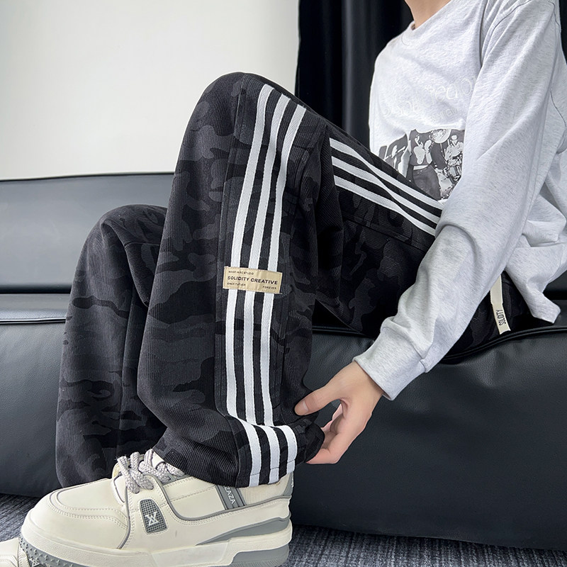 硬汉风迷彩三条杠直筒裤男秋季新款潮牌宽松休闲裤青少年百搭长裤