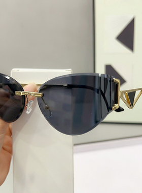 爱.唯依高级感大脸防紫外线