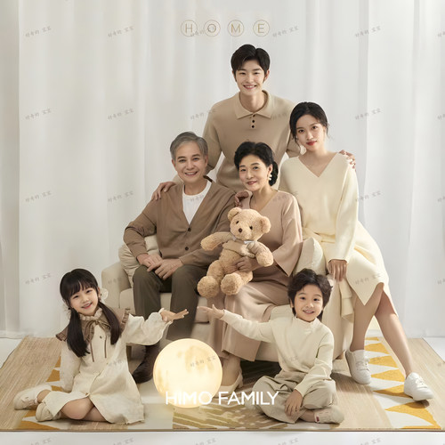 简约家庭合影居家日常毛衣全家福