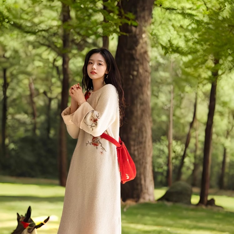 羊毛混织毛织连衣裙手绣绒感保暖