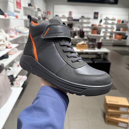 ECCO爱步高帮鞋26新款时尚百搭真皮防水运动休闲亲子鞋短靴722413