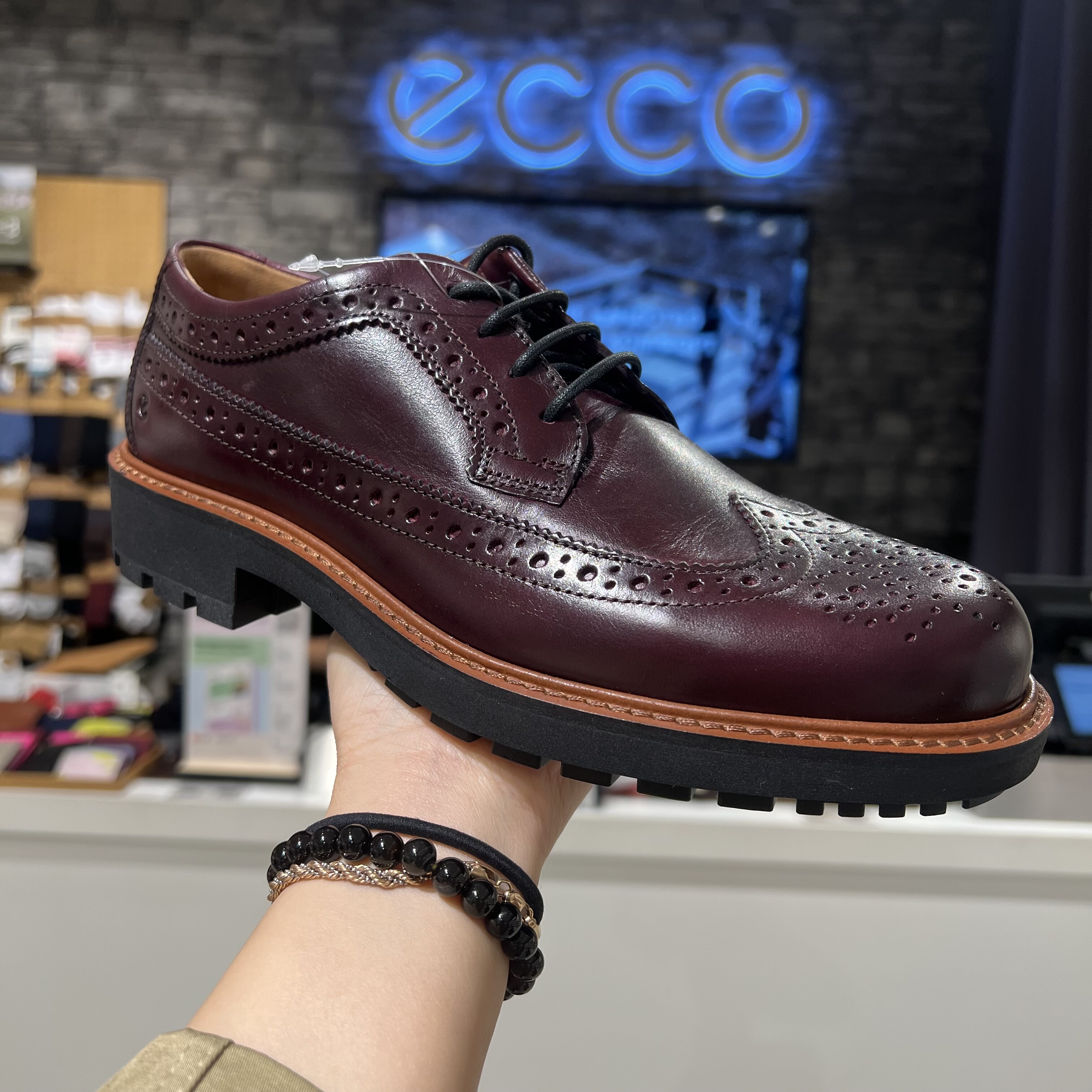 ECCO爱步女鞋商务正装皮鞋 百搭牛皮布洛克单鞋 都市奥斯陆232893
