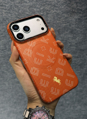 小马标字母印花适用于苹果17pro内置磁吸三包边水转印PC硬壳iPhone16/15/14pro保护壳高品质情侣款防摔商务橙