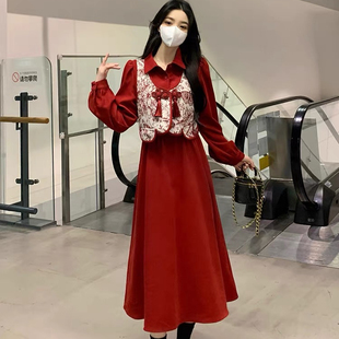 秋冬新款法式学院风红色洋气减龄国风盘扣小香风马甲两件套连衣裙