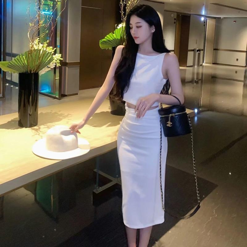 夏季2026年法式新款炸街女神范气质洋气削肩背心+半身长裙套装裙