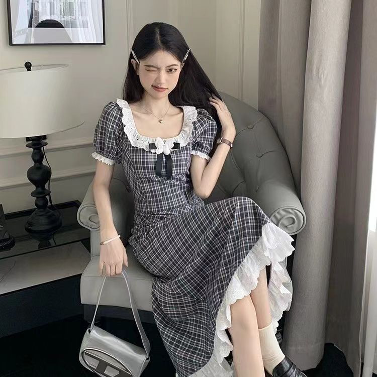 蕾丝奶甜布拉格学院风格子连衣裙