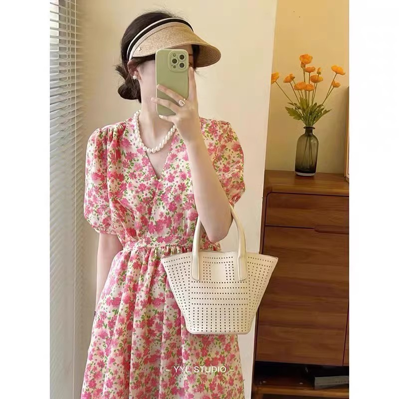 法式仙女裙泡泡袖海边度假连衣裙
