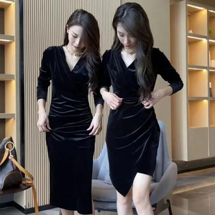 交叉V领金丝绒性感连衣裙收腰修身显瘦秋冬款褶皱遮肚紧身包臀裙