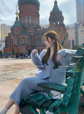 萌萌Ja」入秋开场卷 慵懒松弛感蓝色针织套装女V领毛衣半身长裙