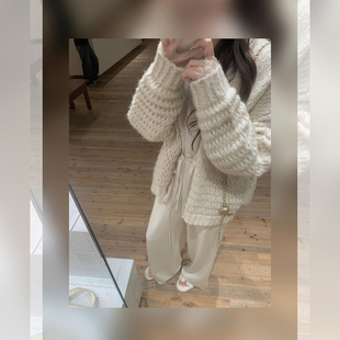 萌萌Ja  香氛lover 两色慵懒风绒感粗针针织镂空毛衣开衫百搭外套