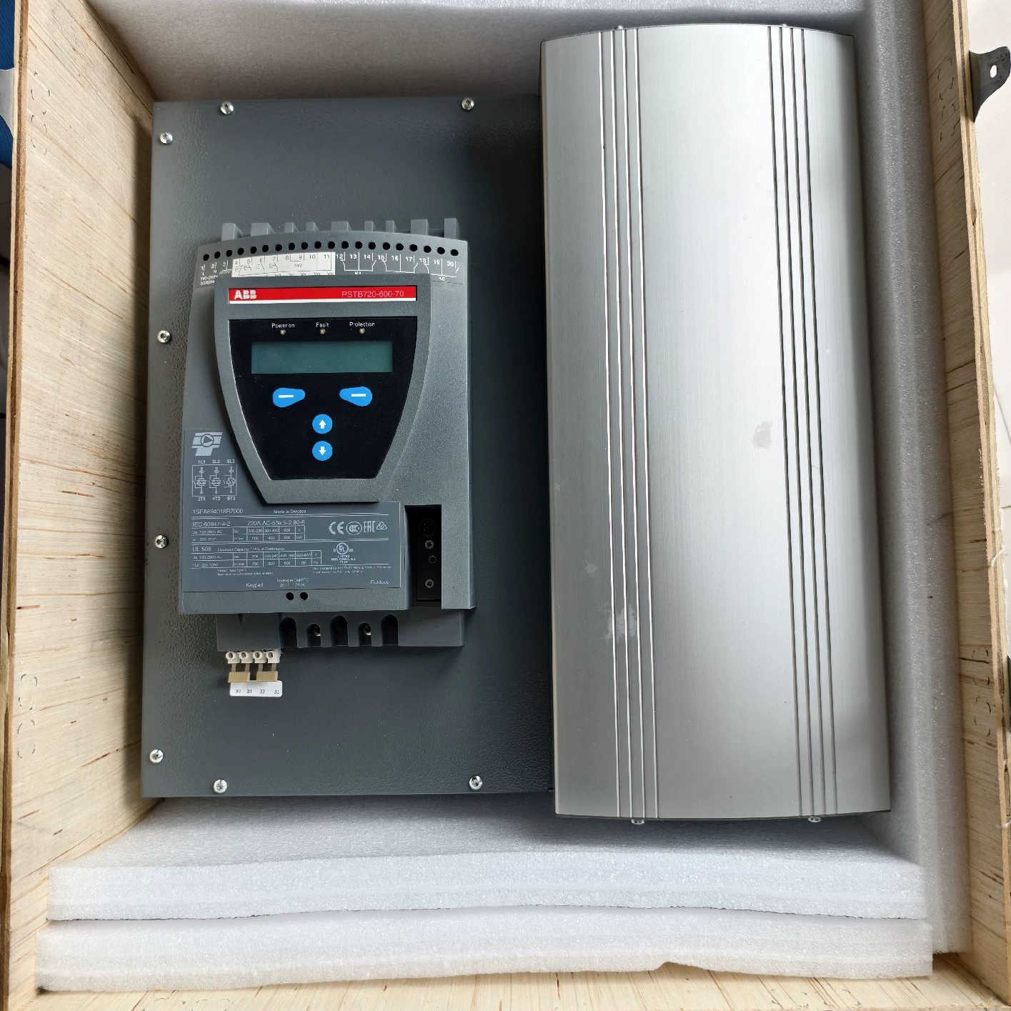 ABB软启动器，1SFA894018R7000，PSTB72议价