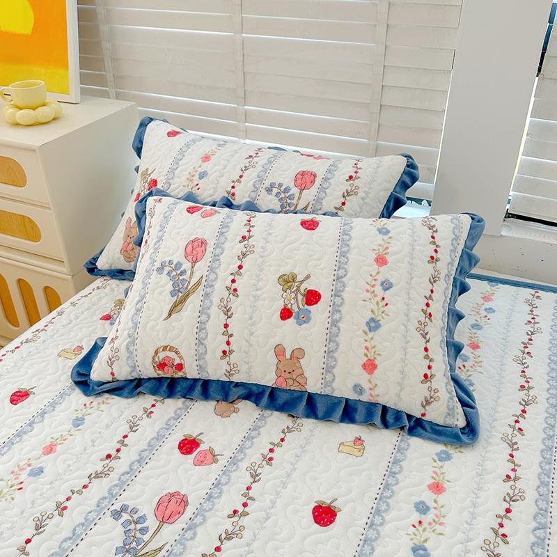 浆果小兔（一对装）花边48*74cm