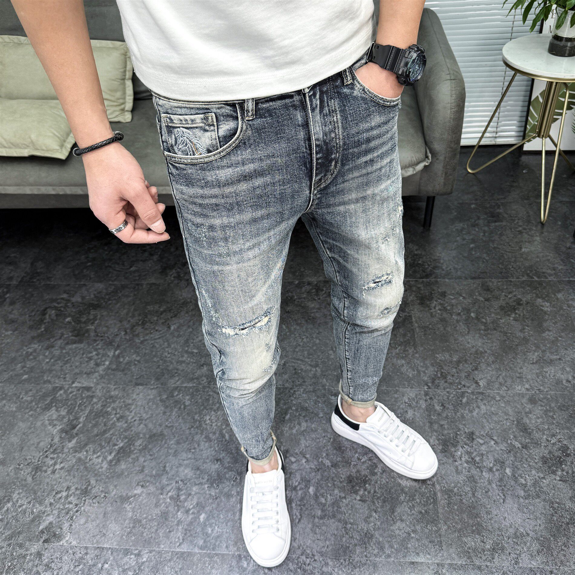 2026春季新款复古刺绣牛仔裤男修身小脚裤潮流百搭破洞休闲长裤子
