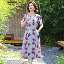 50多岁妈妈裙子中年妇女洋气短袖连衣裙中老年女装大码冰丝麻长裙