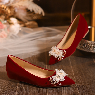 红色绒面内增高婚鞋女秀禾婚纱两穿不累脚新娘鞋绝美平底孕妇可穿
