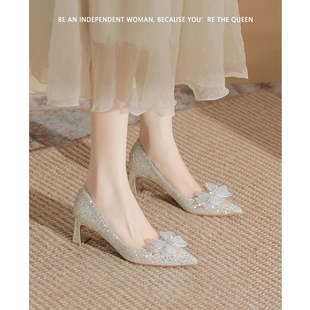 女2024新款 粗跟秀禾服婚纱婚鞋 单鞋 浅口不累脚新款 亮晶晶尖头中式