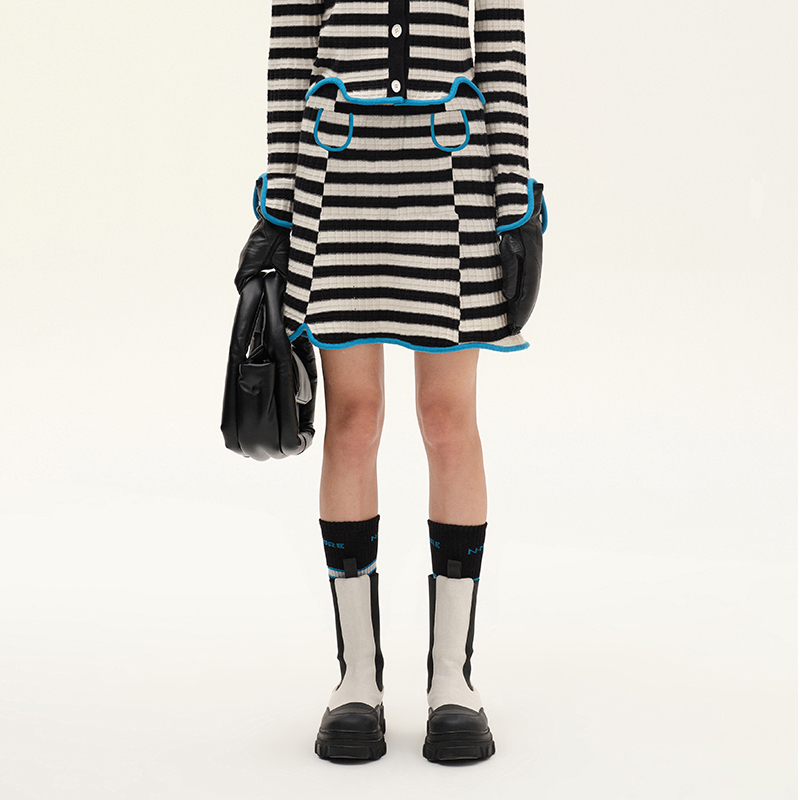 NMORE设计师品牌 黑白条纹撞蓝色曲线装饰边针织衫