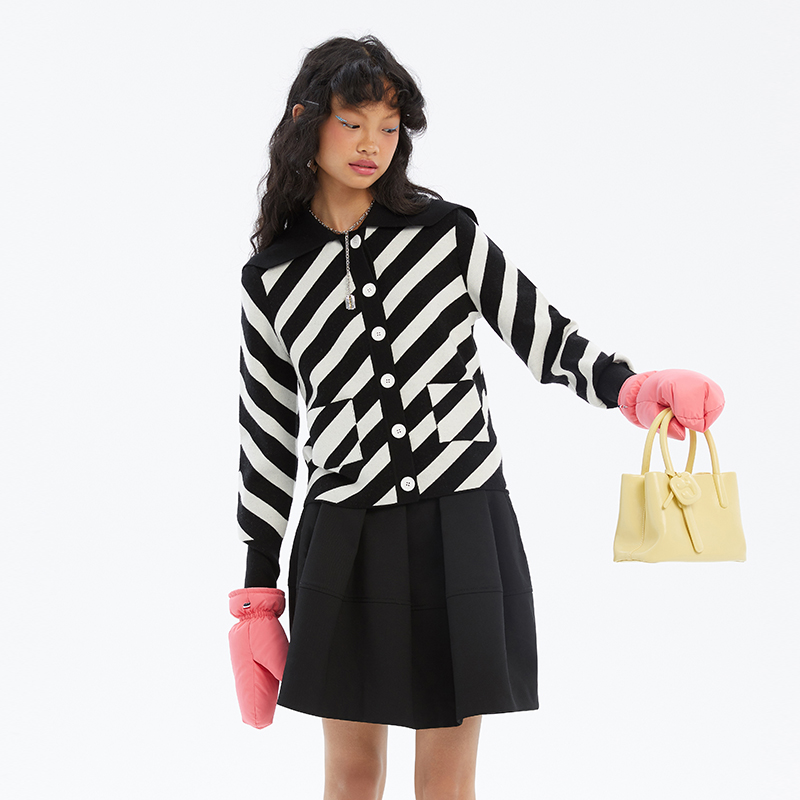 NMORE设计师品牌 斜向视错条纹大翻领隐形口袋针织开衫