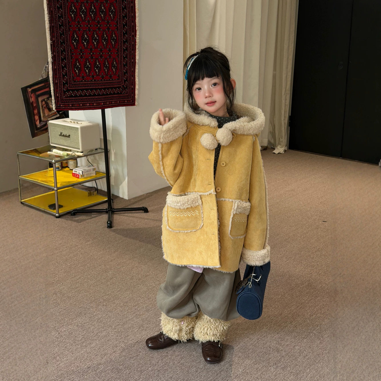 半柚外套2026冬季女童韩版奶黄毛球连帽皮毛一体儿童加厚毛毛上衣