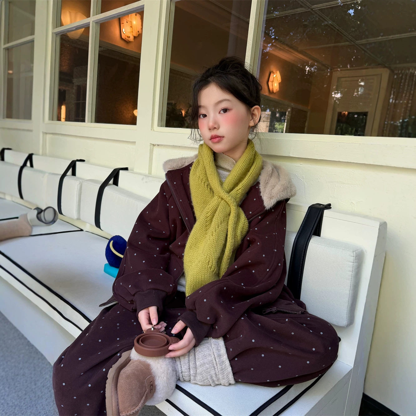 花与寻女童2026年冬款奥粒绒连帽波点套装毛领外套束脚裤两件套