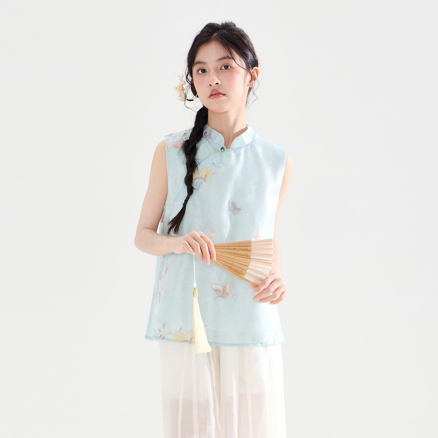 周大雨女童新中式蝴蝶刺绣背心2026夏装新款儿童国风改良斜襟汉服