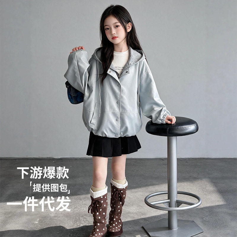 女童春秋皮衣2026新款韩系连帽假两件免洗外套休闲时髦夹克上衣潮